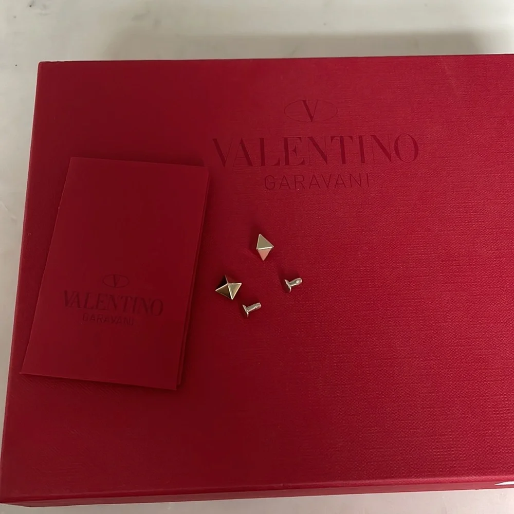 Valentino Garavani Rockstud Leather Wallet-On-Chain-Black - Picture 7 of 11